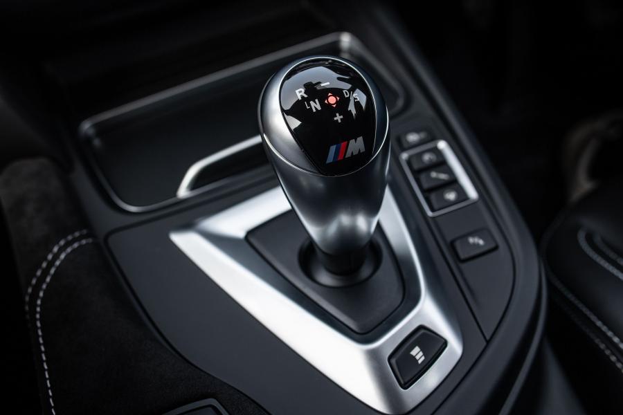 Детали интерьера BMW M3 CS (F80) 2018 года  (UK) (фото 8 из 30)